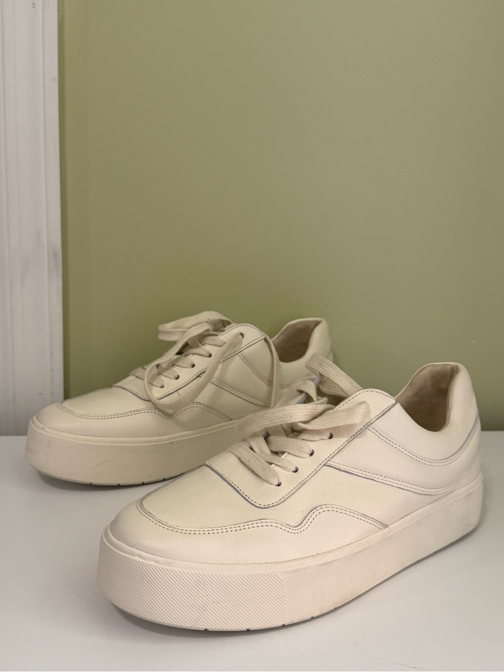 Vince Warren Court leather sneakers size 9B women H30N27